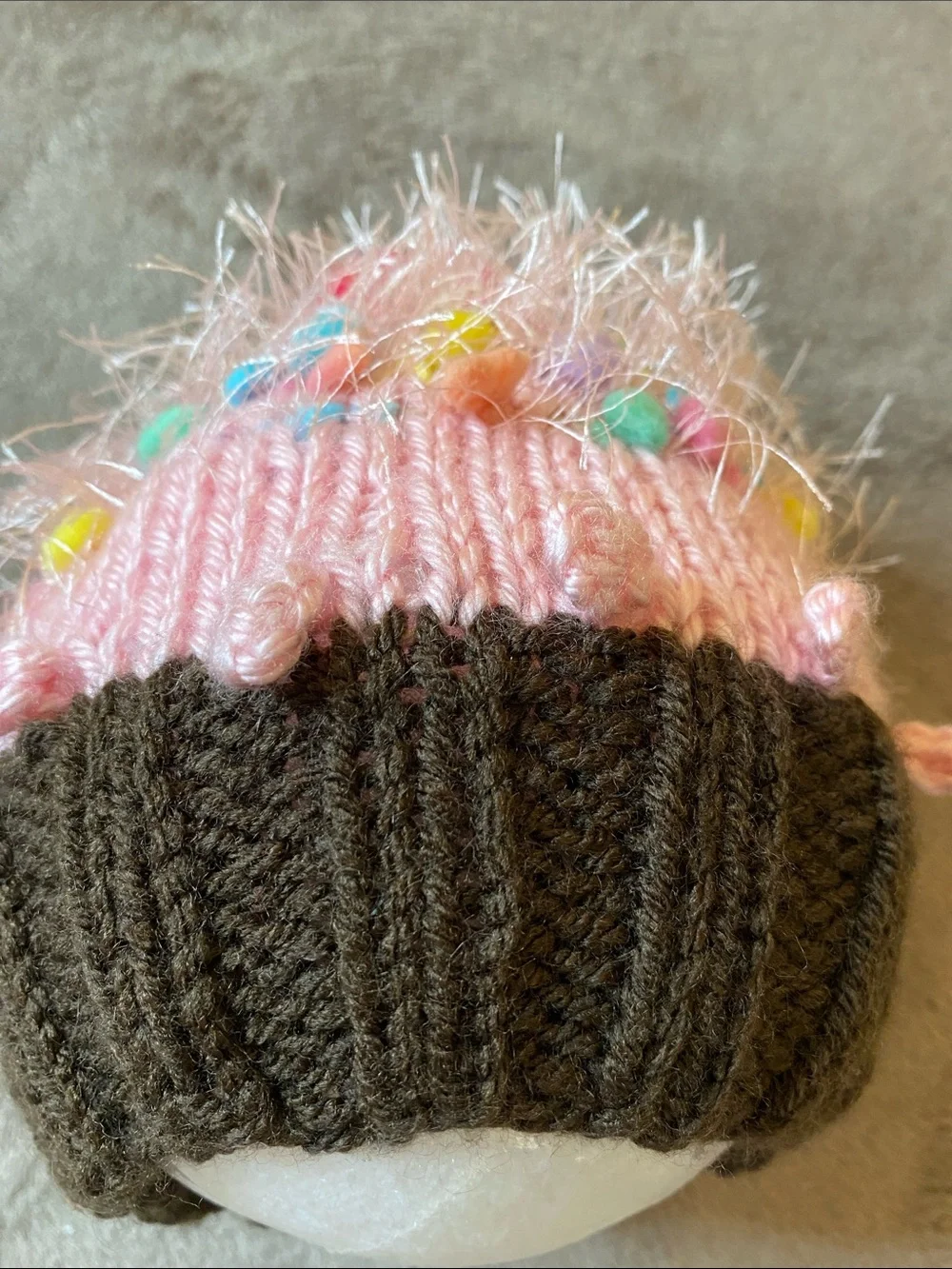 Knitted cup cake beanie size XS NWT